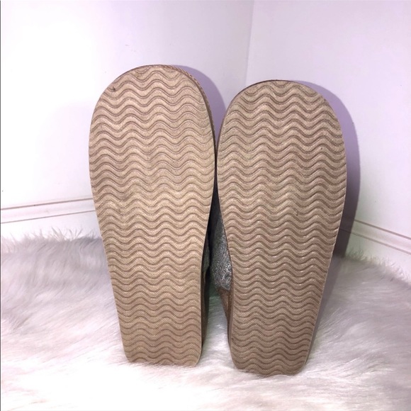 VICTORIA’S SECRET PINK MUKLUKS ZIPPER BACK WITH BLACK FAUX FUR 2006 COLLECTION - Picture 11 of 15